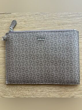 Guess Signature Zip Pouch